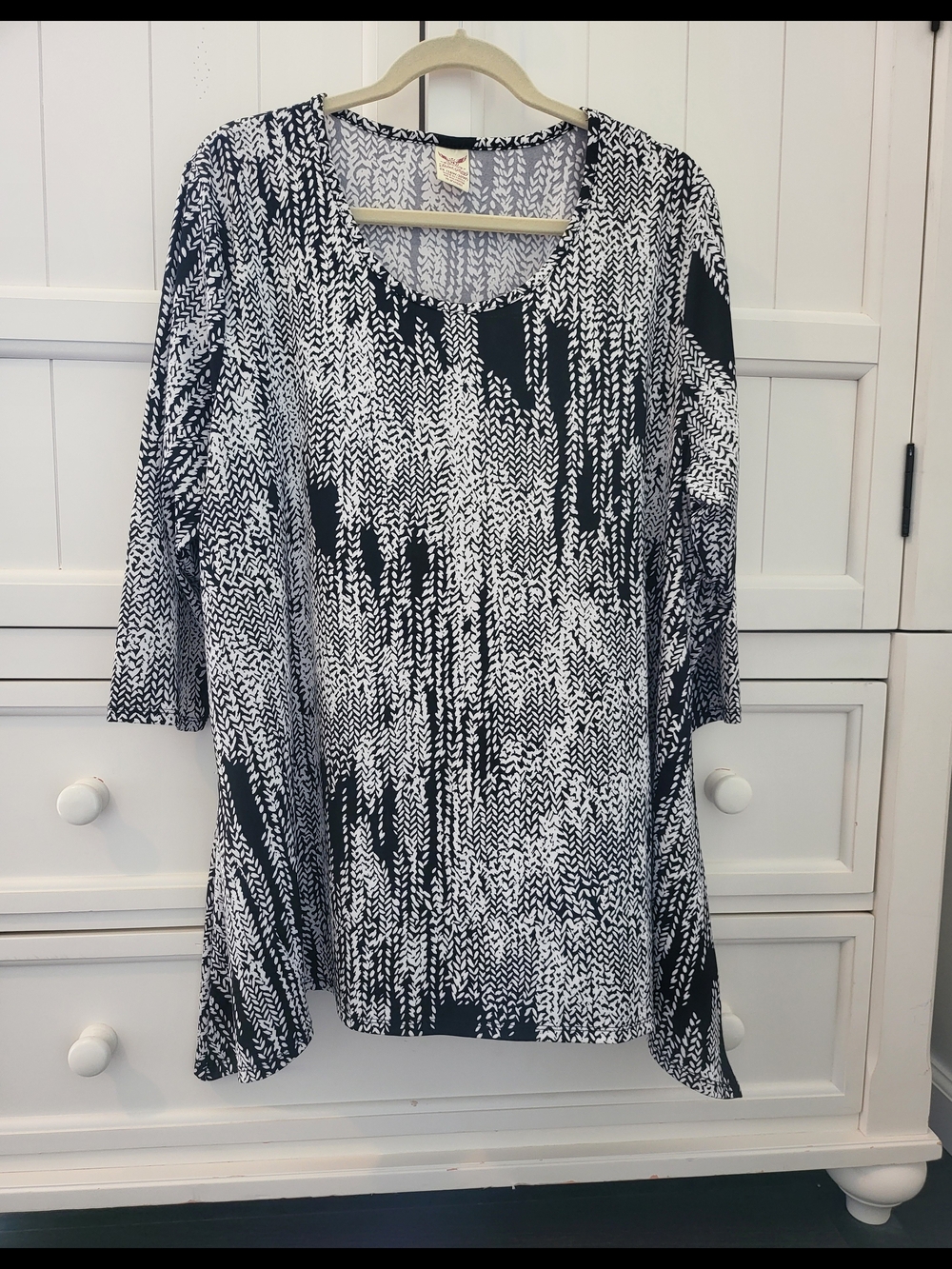 Faded Glory Black & White Abstract Pattern Scoop Neck Tunic